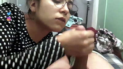 Колдо жасалган бүтүрүү менен колго жасалган - сүт көп